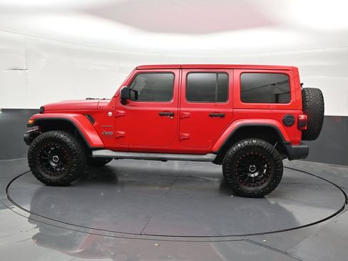 Used 2018 Jeep Wrangler Unlimited Sahara w/ LED Lighting Group AWD/4WD image 2