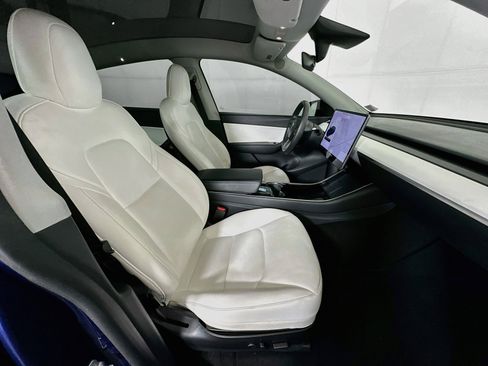Used 2021 Tesla Model Y Long Range AWD/4WD image 29