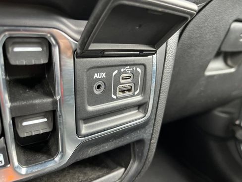 Used 2022 Jeep Wrangler Unlimited Sahara AWD/4WD image 37
