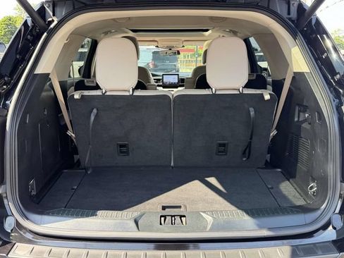 Used 2021 Ford Explorer XLT w/ Equipment Group 202A AWD/4WD image 8
