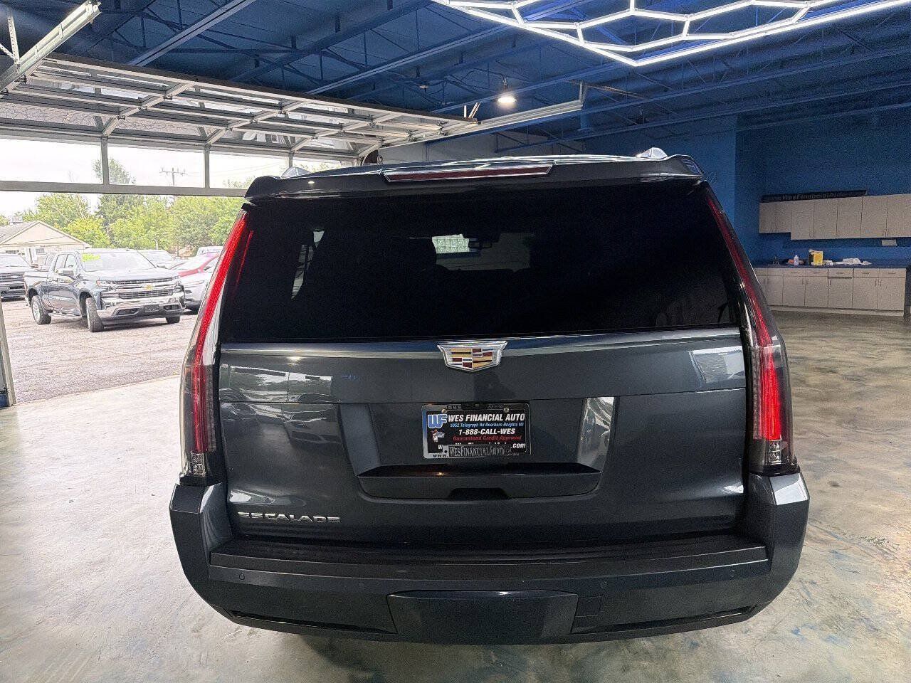 Used 2020 Cadillac Escalade ESV Premium Luxury AWD/4WD image 10