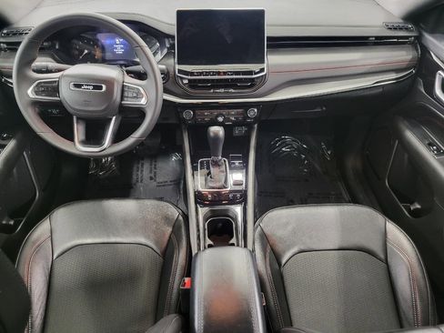 Used 2025 Jeep Compass Trailhawk AWD/4WD image 5