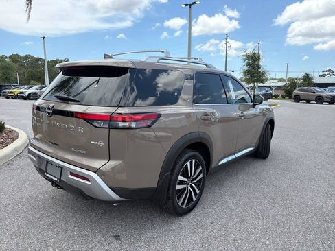 Certified 2024 Nissan Pathfinder Platinum FWD image 7