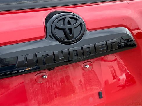 Used 2021 Toyota 4Runner Venture w/ Moonroof Package AWD/4WD image 10