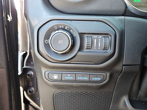 Used 2021 Jeep Wrangler Unlimited Sahara w/ Dual Top Group AWD/4WD image 25