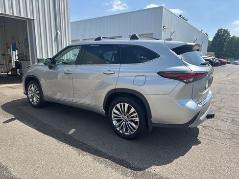 Used 2025 Toyota Highlander Platinum AWD/4WD image 7