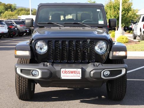 Used 2023 Jeep Gladiator Sport image 7