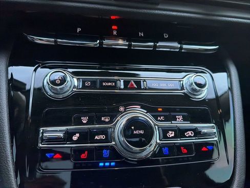 Used 2022 Lincoln Corsair Reserve w/ Luxury Package FWD image 21