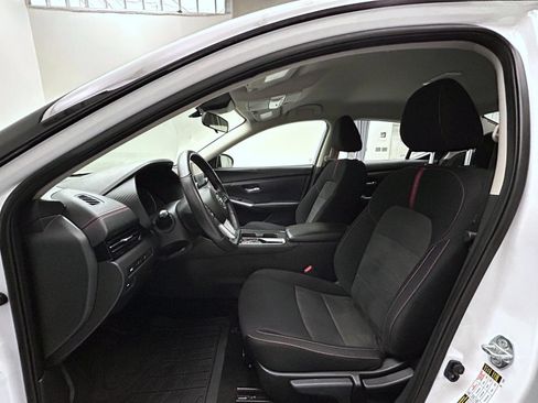 Certified 2023 Nissan Sentra SR w/ Midnight Edition Package FWD image 10