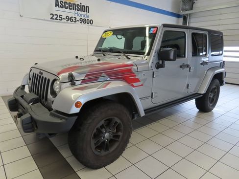 Used 2017 Jeep Wrangler Unlimited Sahara AWD/4WD image 2