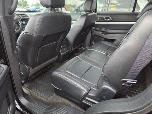 Used 2017 Ford Explorer XLT w/ Equipment Group 202A AWD/4WD image 4