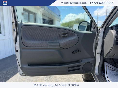 Used 2002 Chevrolet Tracker 2WD image 12