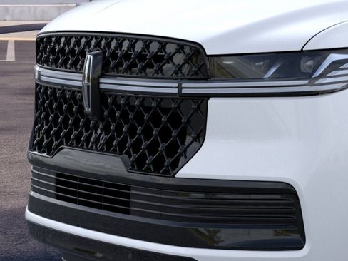 New 2026 Lincoln Navigator L Black Label AWD/4WD image 17