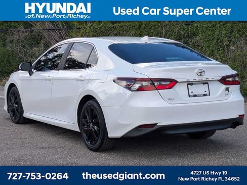 Used 2022 Toyota Camry LE FWD image 3