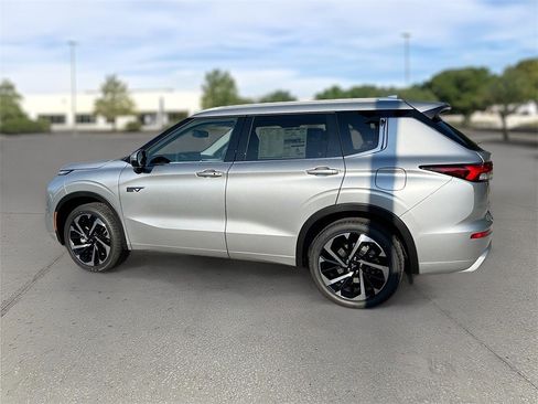 New 2025 Mitsubishi Outlander SEL image 5