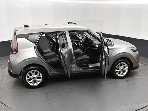 Used 2025 Kia Soul LX w/ LX Technology Package image 6