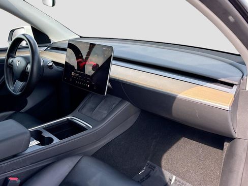 Used 2023 Tesla Model Y Long Range AWD/4WD image 29
