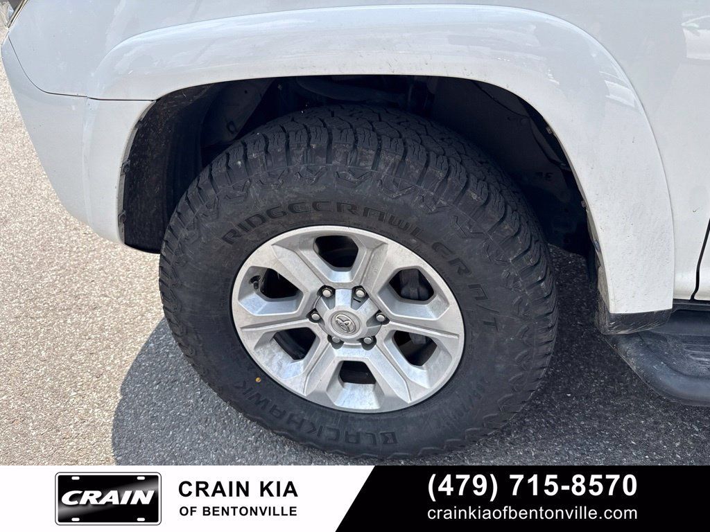 Used 2018 Toyota 4Runner SR5 AWD/4WD image 13