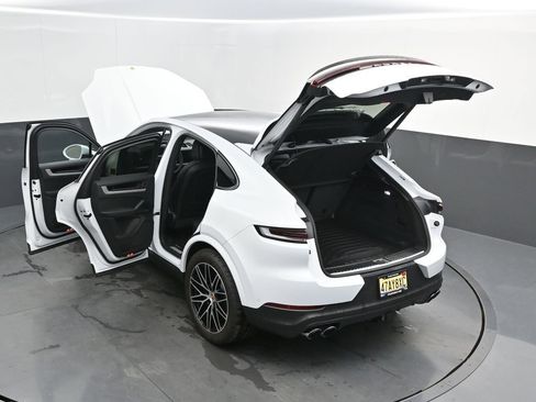 New 2026 Porsche Cayenne Coupe AWD/4WD image 42