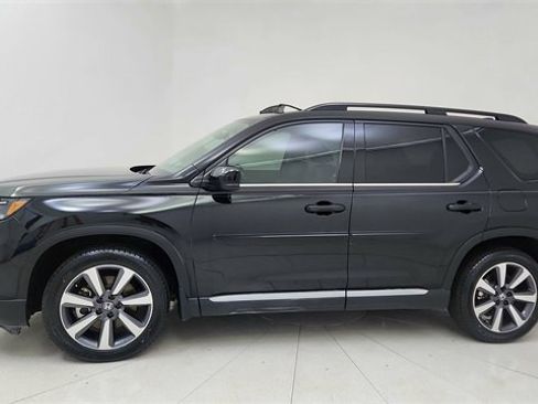 Used 2023 Honda Pilot Touring image 3