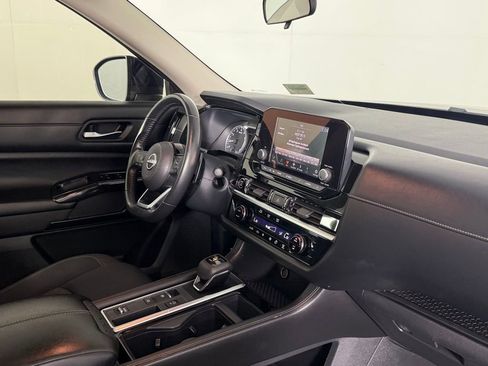 Used 2022 Nissan Pathfinder SV w/ SV Premium Package FWD image 31