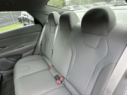 Used 2024 Hyundai Elantra SE FWD image 16