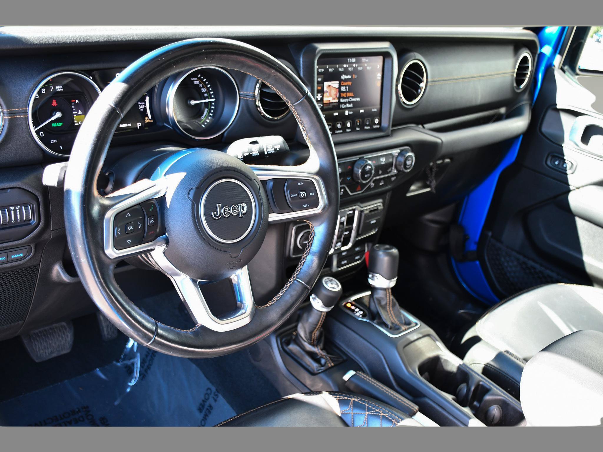 Used 2022 Jeep Wrangler Unlimited Sahara AWD/4WD image 13