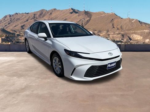 Used 2025 Toyota Camry LE image 15