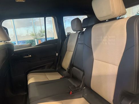 Certified 2025 Lexus GX 550 image 28