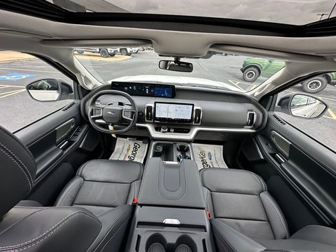 New 2025 Ford Expedition Max Platinum w/ Driver's Package image 5