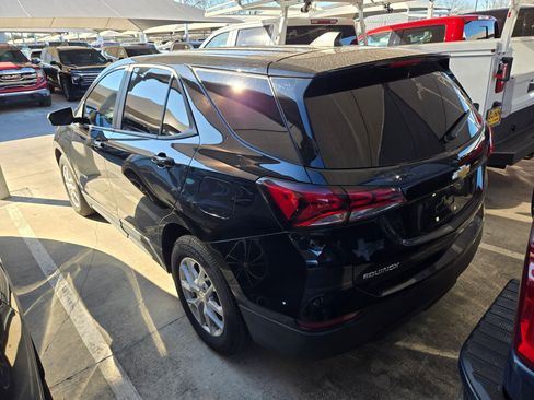 Used 2022 Chevrolet Equinox LS w/ LS Convenience Package image 5