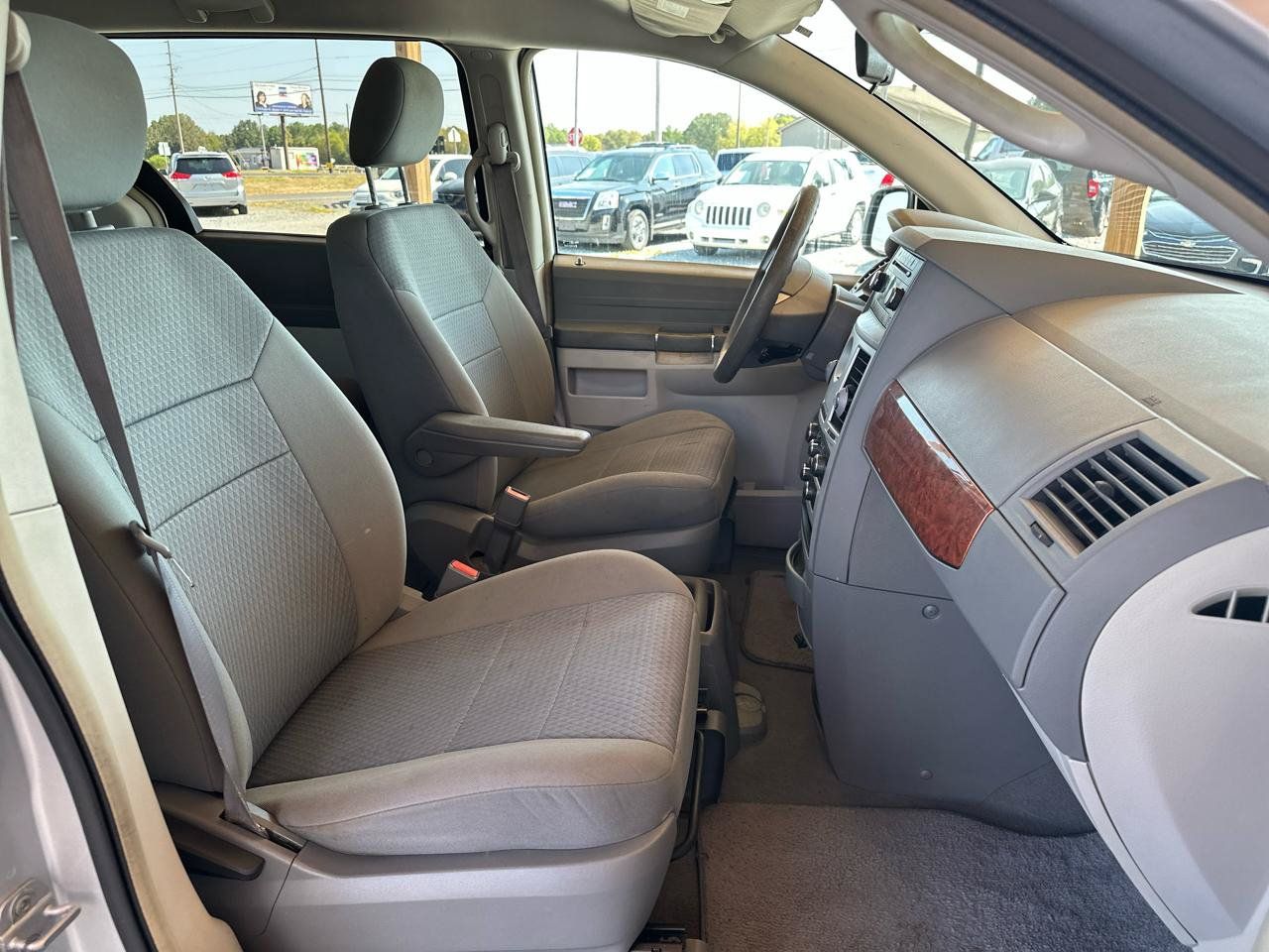 Used 2009 Chrysler Town & Country LX w/ PWR Convenience Group FWD image 39