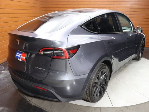 Used 2022 Tesla Model Y Long Range image 19
