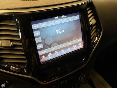 Used 2020 Jeep Cherokee Limited image 13