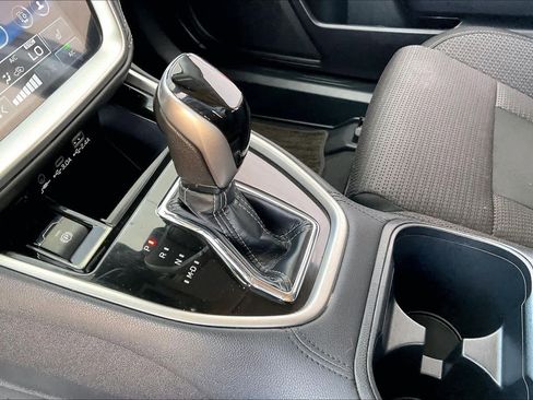 Used 2024 Subaru Outback Premium image 17