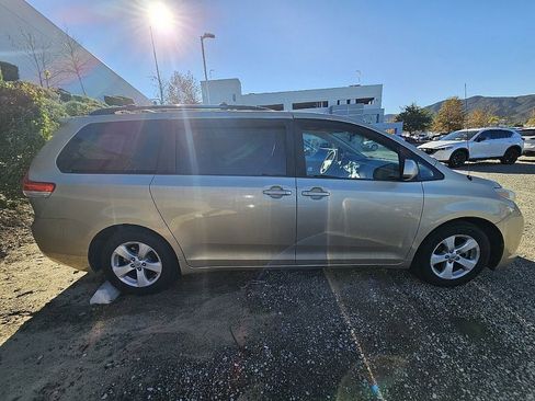 Used 2011 Toyota Sienna LE image 8