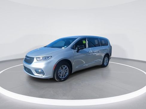 New 2026 Chrysler Pacifica Select FWD image 4