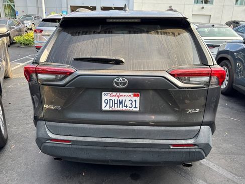Used 2021 Toyota RAV4 XLE Premium FWD image 6