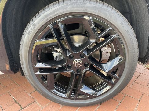 New 2026 Volkswagen Tiguan SE R-Line FWD image 8