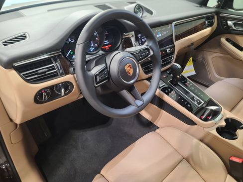 New 2026 Porsche Macan image 4