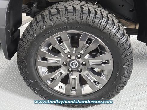 Used 2019 Nissan Titan SV w/ SV Convenience Package RWD image 11