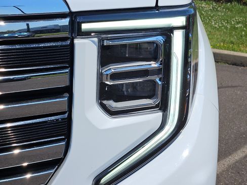 Used 2025 GMC Sierra 1500 SLT AWD/4WD image 9