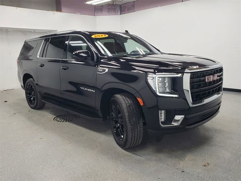 Used 2022 GMC Yukon XL SLE image 2