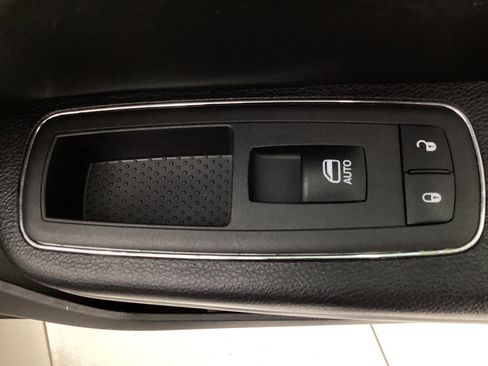 Used 2019 Dodge Charger SXT w/ Leather Interior Group image 41