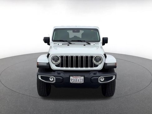 Used 2025 Jeep Wrangler Sahara image 4