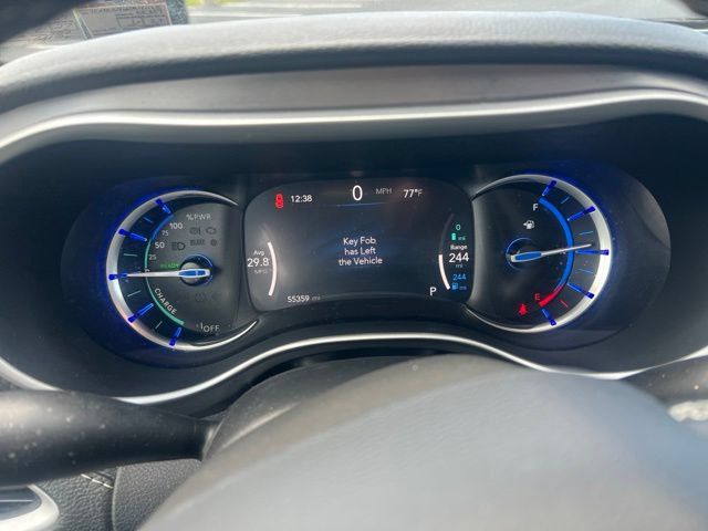 Used 2022 Chrysler Pacifica Touring-L w/ Uconnect Theater Family Group FWD image 23