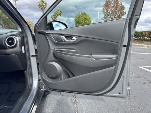 Used 2023 Hyundai Kona SE w/ Cargo Package image 33