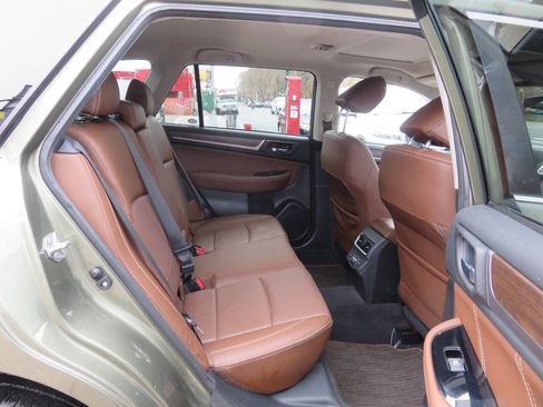 Used 2018 Subaru Outback 2.5i Touring image 19