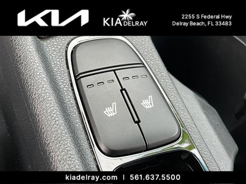 Certified 2022 Kia Niro EX image 21