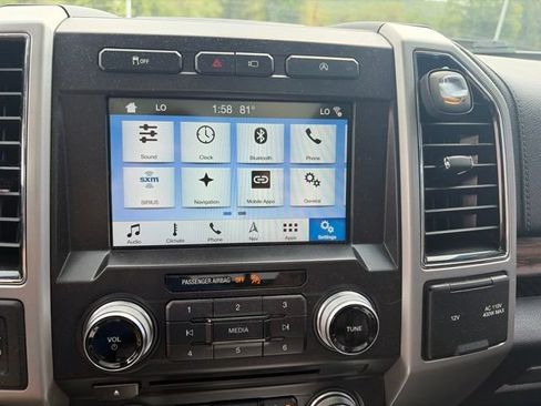 Used 2018 Ford F150 Lariat w/ Equipment Group 502A Luxury AWD/4WD image 14